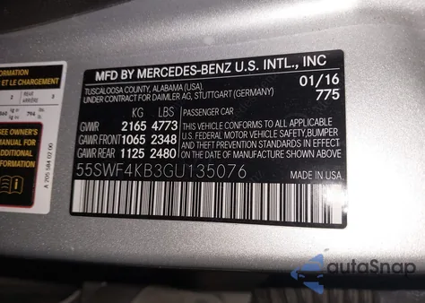 2016 Mercedes-Benz C 300 Luxury 4Matic z USA, uszkodzony, nr VIN 55SWF4KB3GU135076